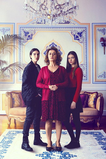 Госпожа Фазилет и её дочери